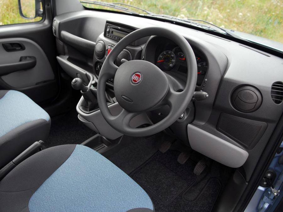  Fiat Doblo Cargo 2005 года  (UK) (фото 7 из 11)